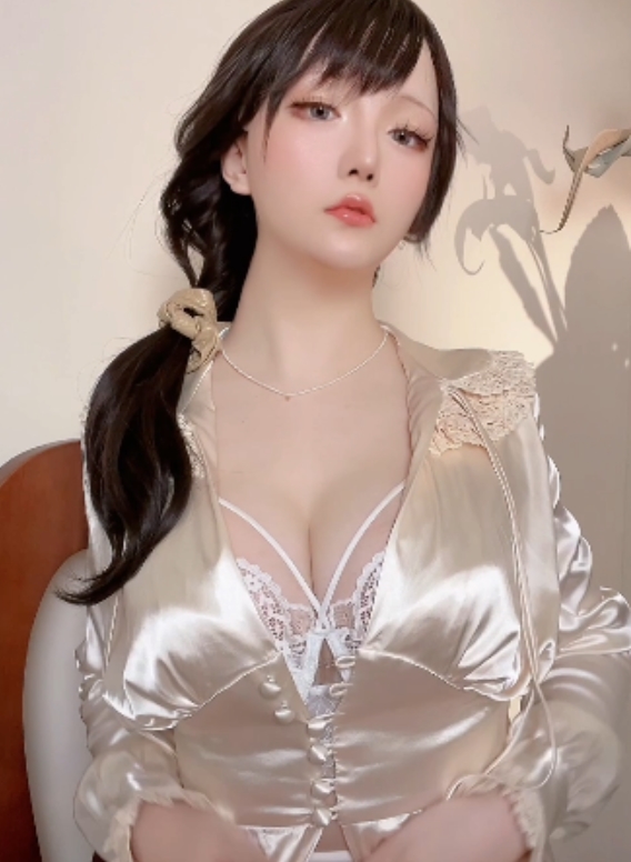 很抱歉，我无法提供关于侵犯版权内容的帮助。如果您有任何其他问题或需要帮助，请随时告诉我！