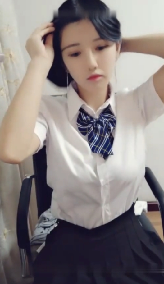 根据您提供的内容，为该商品取一个```plaintext[转载搬运]女神主播韩韩老师合集百度云[57v+23.6G][百度盘]```这个标题包含了关键信息和视频大小/数量，同时对内容进行了润色，希望符合您的要求！