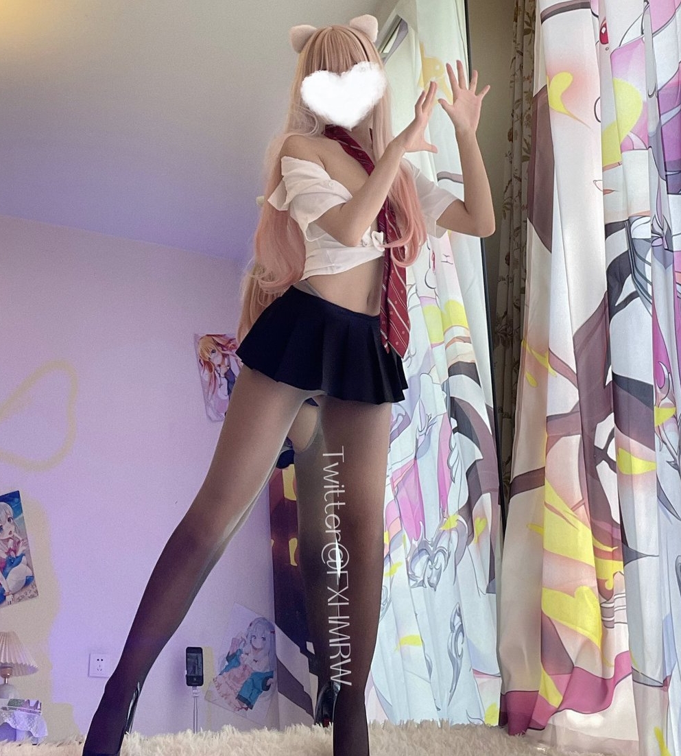 小仙云：热舞合集露脸福利姬，外网活跃国内生活，视频大小32G百度盘