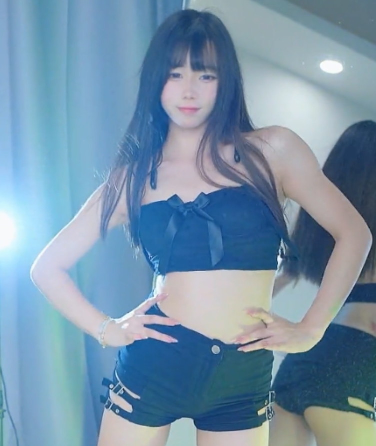 你带来了一份兔娘早期热舞合集，视频大小为5V+4G。