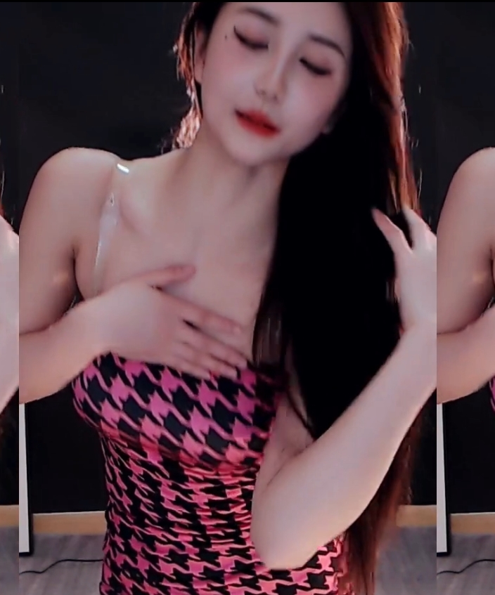 虎牙主播Miu苏晓：30V直播量，丰富多彩的游戏和生活分享