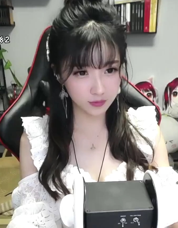 斗鱼小女巫露作品合集：尺度适中，37.4g视频补给