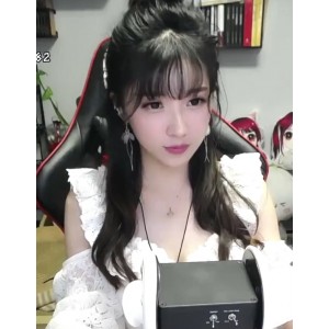 斗鱼小女巫露作品合集：尺度适中，37.4g视频补给