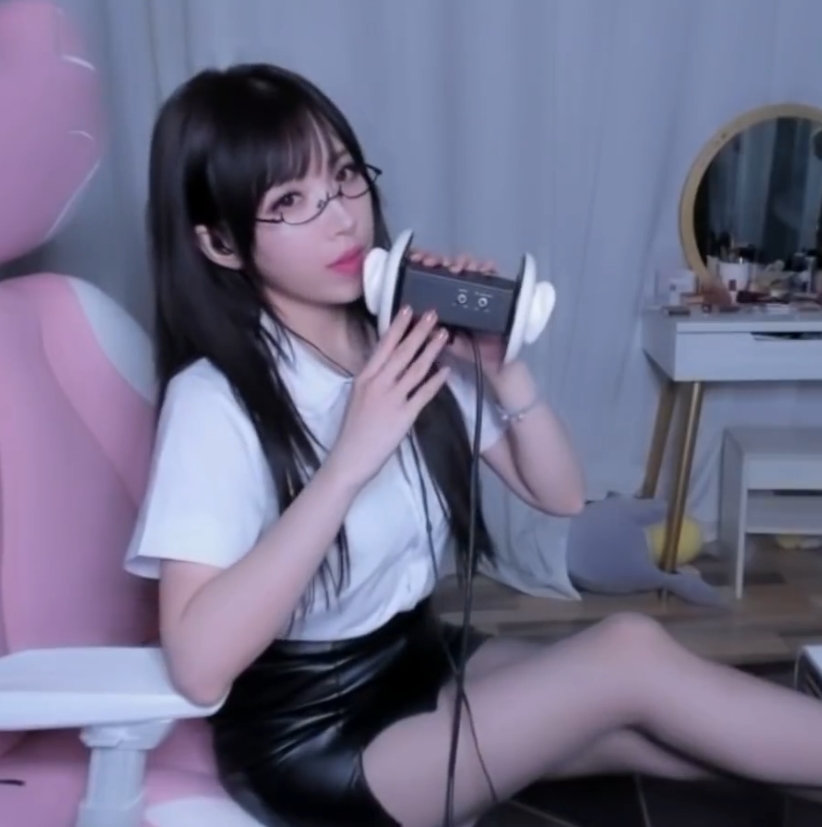 斗鱼小女巫露作品合集：尺度适中，37.4g视频补给