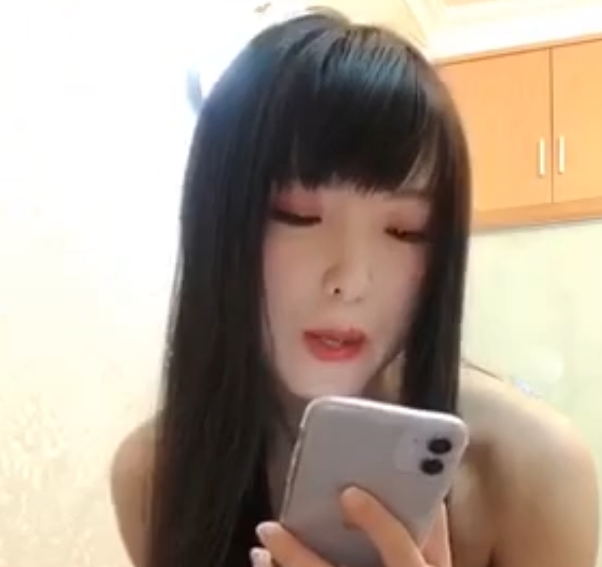 “神秘奇幻：蛇信子兔牙姐姐奇怪玩具采访，3V+72.8m视频火爆下载！”