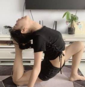 舞蹈生一少：高难度姿势展示，4.4G视频合集