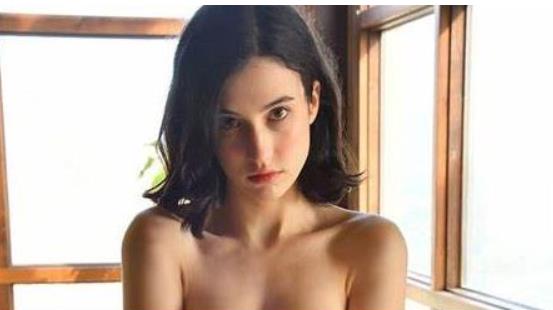 iuliaWylde的作品尺度大，资源丰富，适合分享。如果你也是她的粉丝，不妨自行打包一些她的作品，尽情欣赏！