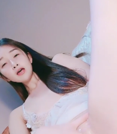 高颜值美少女依依：79个视频总48.6G，百度ED2K收藏589，新增20v