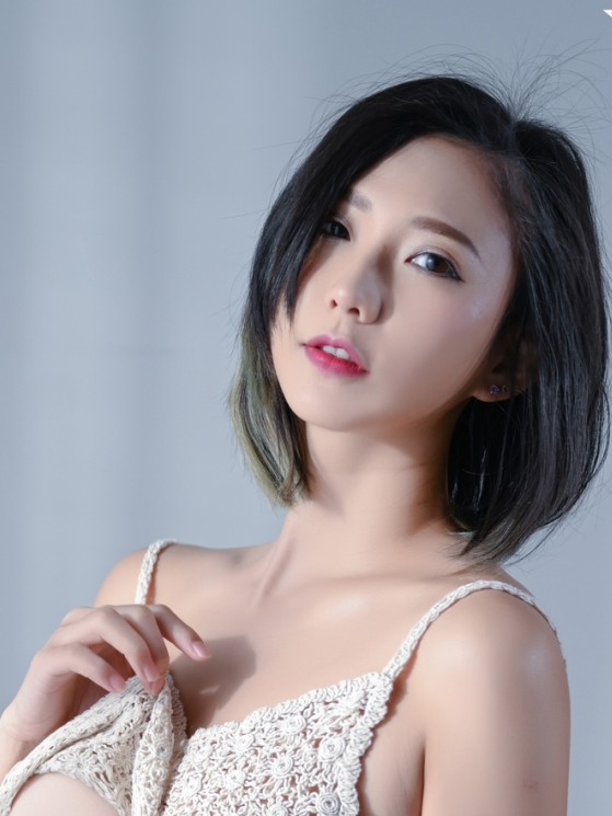 靓女米欧长腿魅力视频合集18个精彩片段，尽在收藏48！