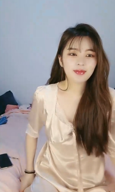 女神级三人游乱来大战合集1V1.11GB，完美颜值小姐姐掰开放飞自我