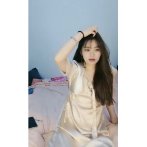 女神级三人游乱来大战合集1V1.11GB，完美颜值小姐姐掰开放飞自我