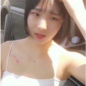 直播平台户外运动儿子与女友最新合集1V未公开，家庭互动