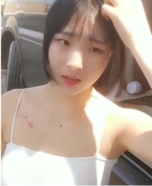 直播平台户外运动儿子与女友最新合集1V未公开，家庭互动