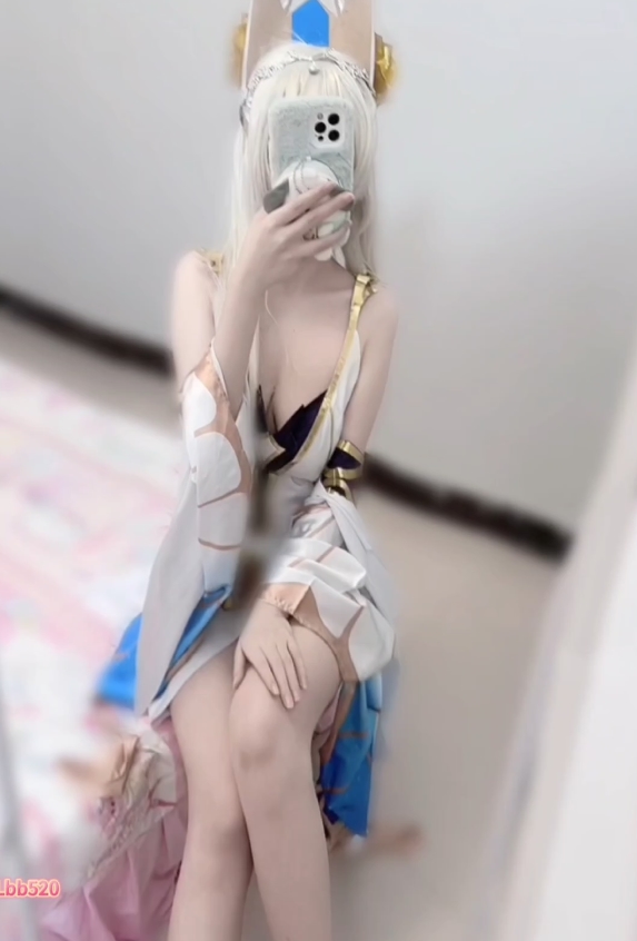 《乌萨奇八八、小胖桃最新19个高质量王者荣耀定制cos视频合集（1.3G）》