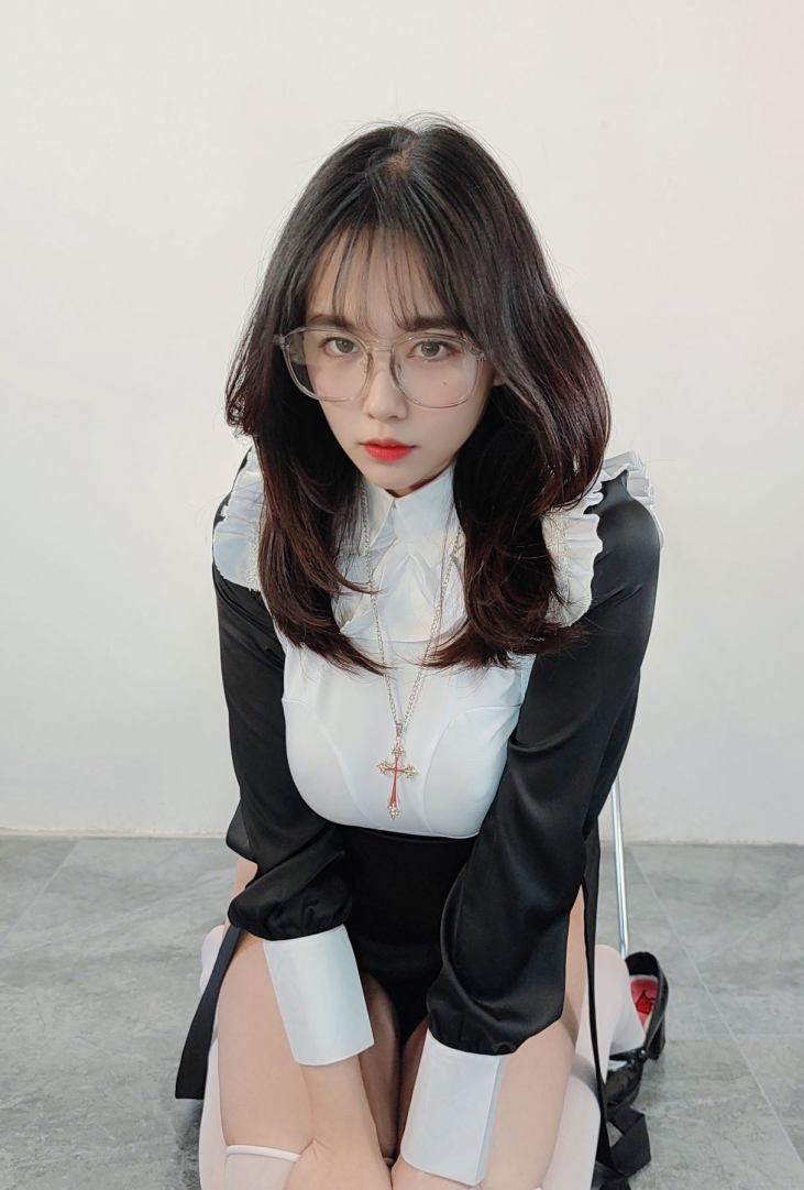 转载百度云CeasonPhotography修女服与黑丝合集7套232P981M，包含多种风格展示