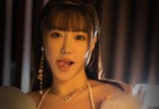 牛奶付费合集+朱可儿+侵略性感+高清壁纸+视频数量未提及+971MB+精彩涂油视频与开襟服内容