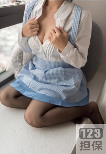 性感尤物软软酱M绝版合集88V75G，黑丝白丝双腿诱惑，资源丰富