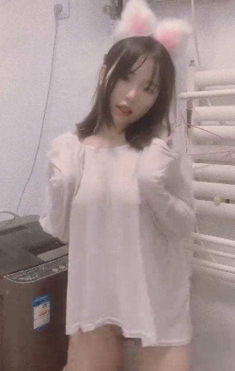 周周乖崽辣舞合集125MB快手22V童颜大罩杯绝赞