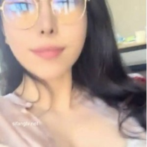 知性眼镜姐视频22部9.2G丰满御姐全网疯传