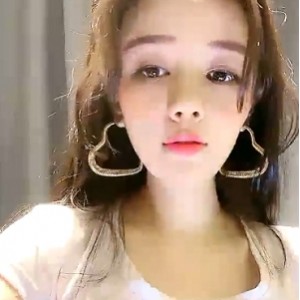 微信桑哥福利直播合集92V57.4G，丰满诱人