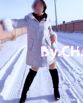 推特查小理路边互动视频34部3.58G优质身材