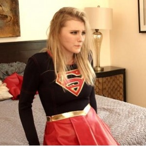 OnlyFans麦乐迪马克斯女超人1V4.6G绝密收藏