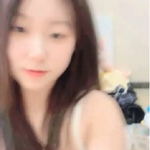 诱人小琪推特自拍视频558M1部太顶了