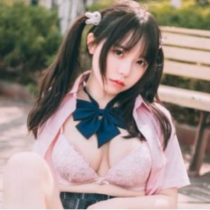 某推六味帝皇酱COS视频12部4G肉感十足