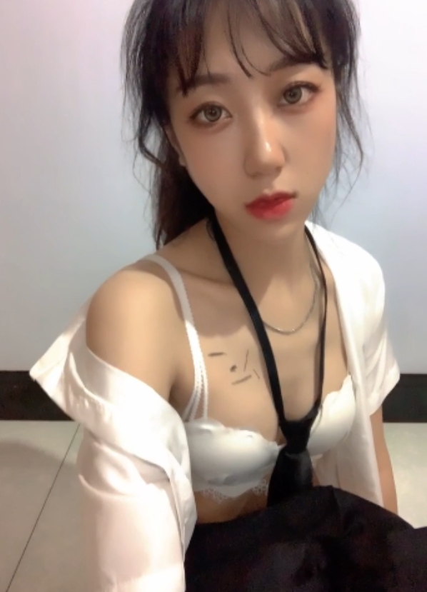 15.7g一少推特举牌定制398部火辣