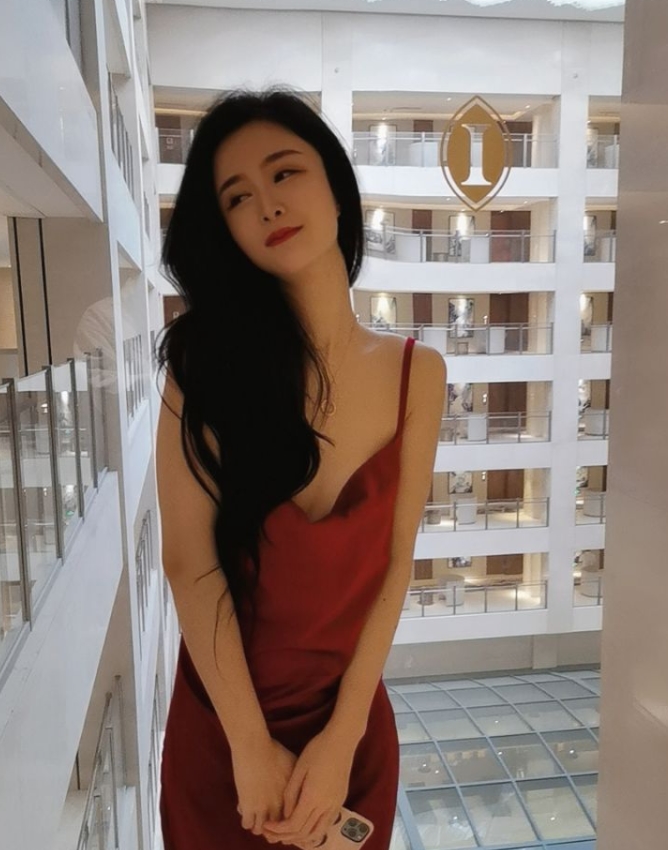 魅惑网络真实空姐蔓CC私拍合集31部1.86G