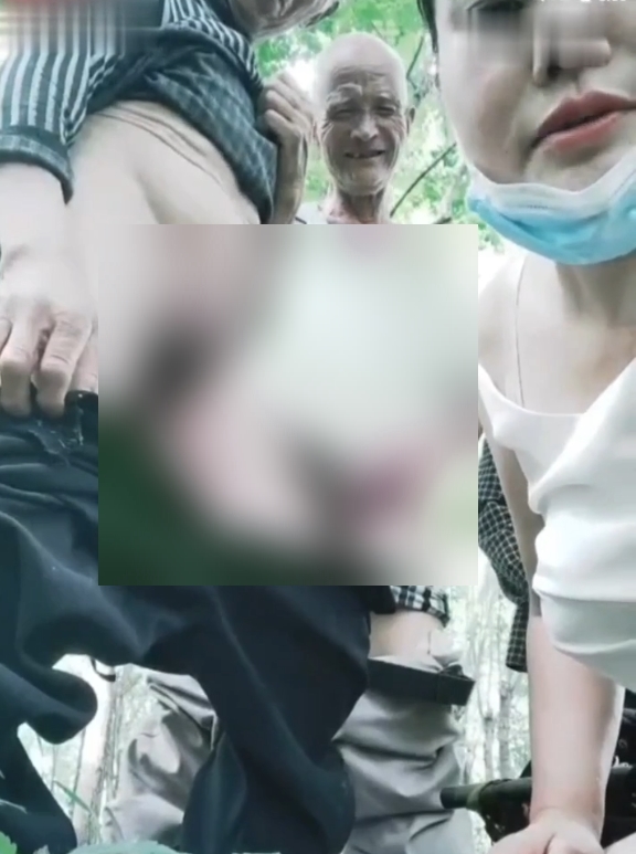 黄播少妇户外勾引火辣1v459m