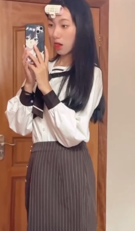 抖音甜桃椰子合集423MB美腿网放飞自我24部太会玩了