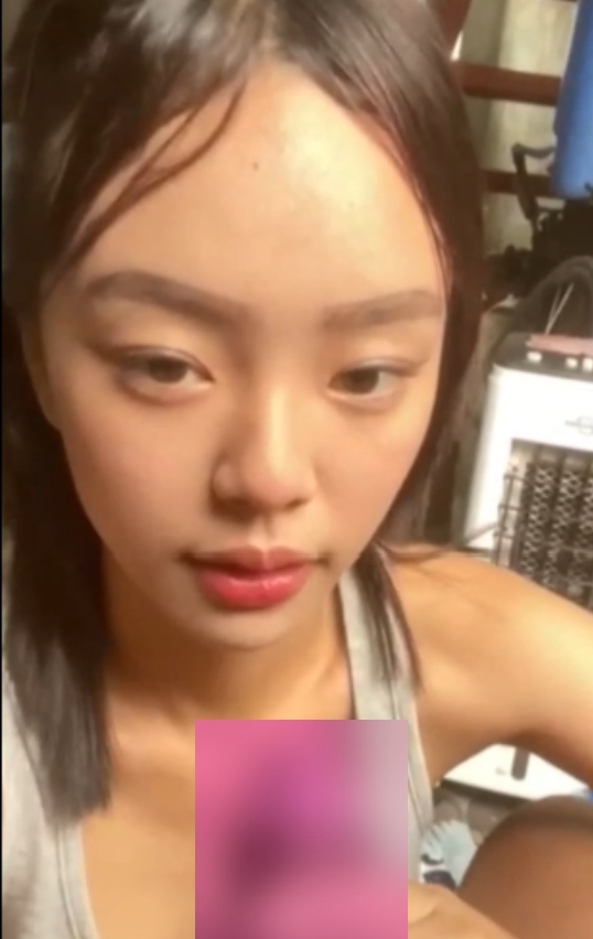 吃瓜Mika钢互动玩弄3v5p5.83G火辣