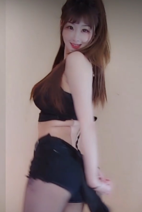 牛小蘑菇虎牙热舞合集10v1.8g诱人舞姿