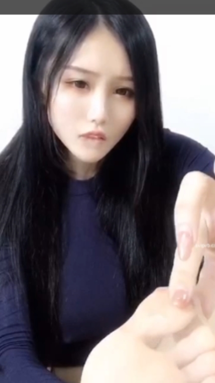 妮妮酱定制丝足舔脚视频易直播1V199M太诱人了