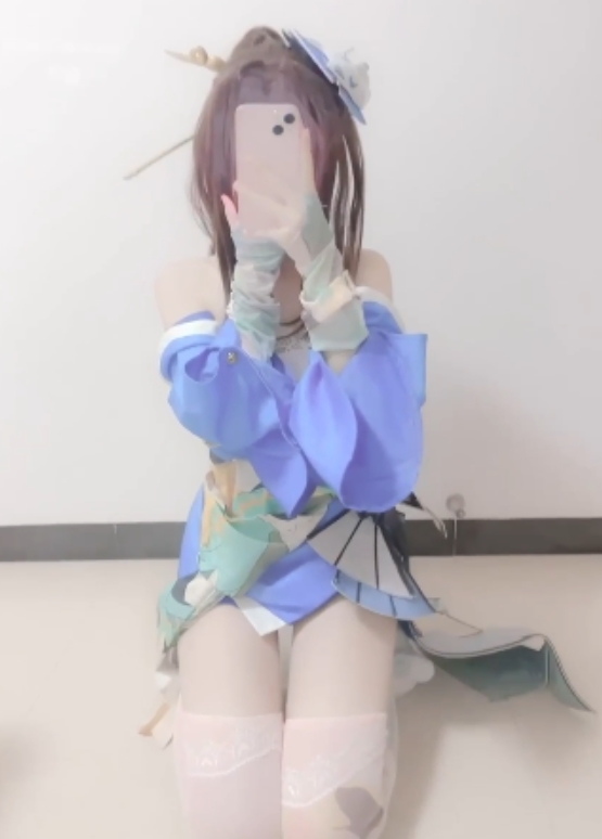 推特小灵酱反差妹子13部3.8G诱人合集