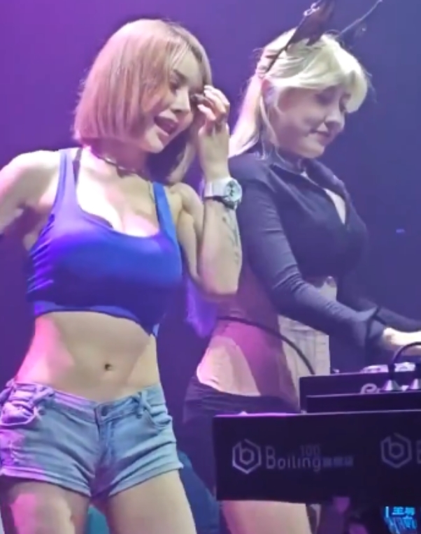 微博浪姐熟女劲舞1347部15G真带感