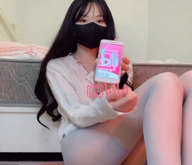酥酥桃酱毛衣1V309M度盘私拍视频娇俏欲滴