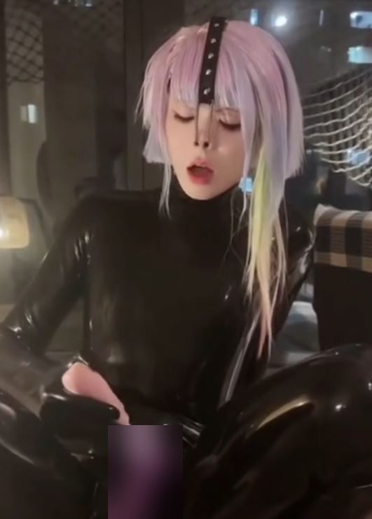 网盘伪娘TS婉莹1部434MB雌堕骚气十足