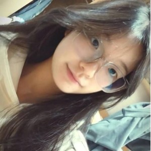 眼镜娘莹莹自拍云盘展示11V235M反差太大劲爆互动