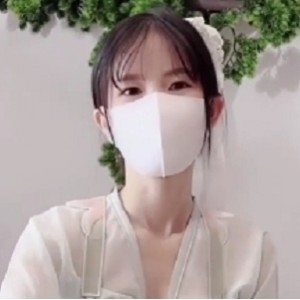 优质身材网红碧水瑶透视给力佳作1V1220M某房热传