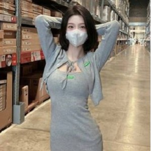 1部573M私密群小娇妻被七人围观偷吃视频绝了