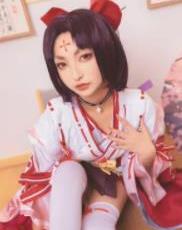 微博神樂坂真冬粉嫩COS土豪视角合集5部761MB美腿